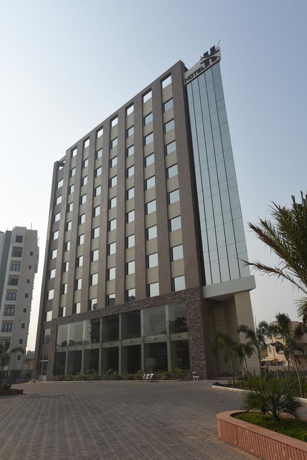 Hotel H - Sandhill Hotels Private Limited Ānand المظهر الخارجي الصورة