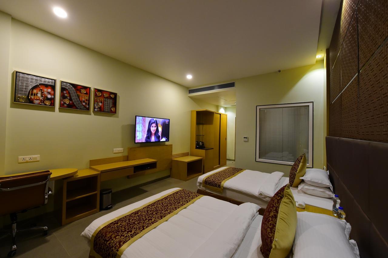 Hotel H - Sandhill Hotels Private Limited Ānand المظهر الخارجي الصورة