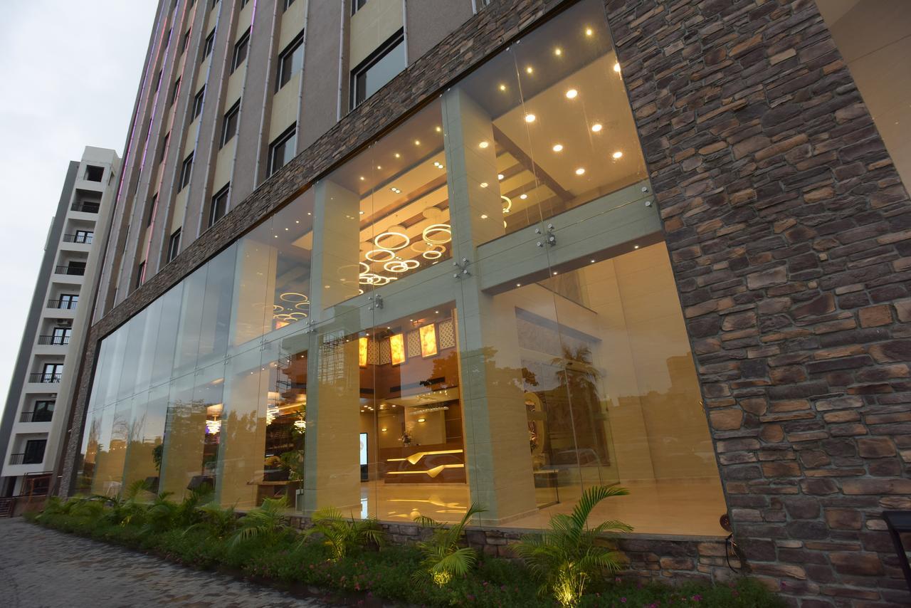 Hotel H - Sandhill Hotels Private Limited Ānand المظهر الخارجي الصورة